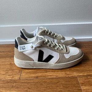 VEJA V-10 Leather 8.5/41